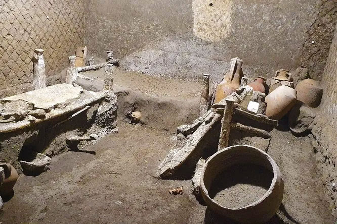 Археологи виявили в Помпеях кімнату рабів, які обслуговували колісницю пана