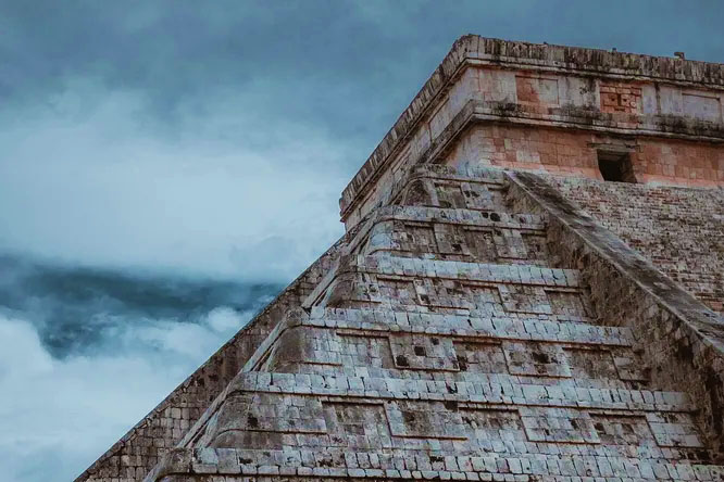 Як археологам вдалося розшифрувати стародавні написи майя