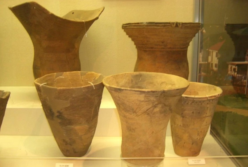 Дослідники знайшли посудини, які 14 000 років тому виготовили в Японії мисливці-збирачі