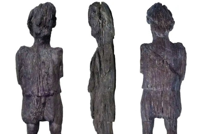 Надзвичайно рідкісна дерев'яна фігурка часів ранньої римської Британії знайдена в канаві в Англії