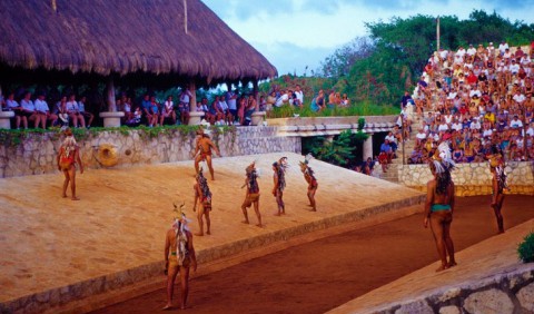 М'яч із праху: навіщо давні майя грали у футбол останками власних правителів