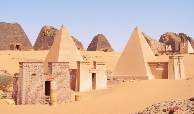 Нубійські піраміди в Мерое