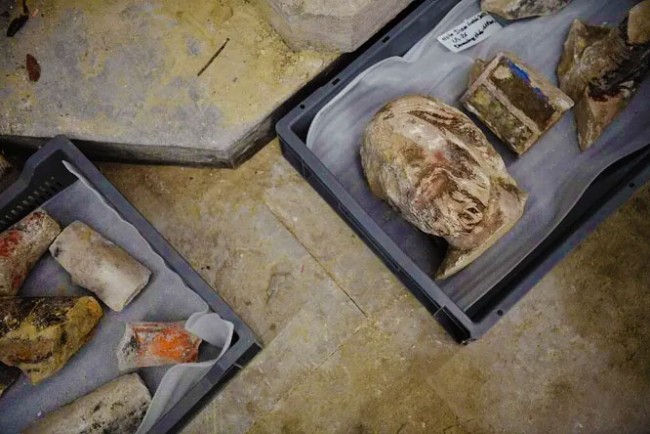 Під підлогою Нотр-Дам-де-Парі виявили саркофаг XIV століття – 2
