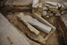 Під підлогою Нотр-Дам-де-Парі виявили саркофаг XIV століття