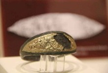 Рідкісний хетський браслет віком 3300 років знайдений турецьким фермером