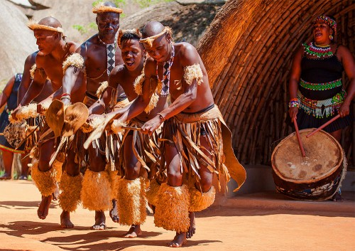 Ритуальний танець одного з африканських племен – discover.in.ua