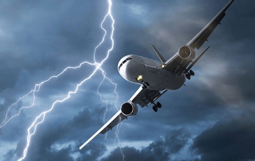 Сучасні літаки захищені від розрядів блискавок
