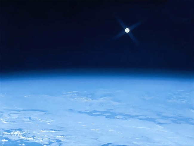 Тайконавти поділилися чудовими знімками Місяця та Землі з космосу – 2