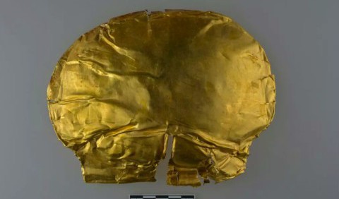 У Китаї знайшли золоту похоронну маску – артефакту 3000 років