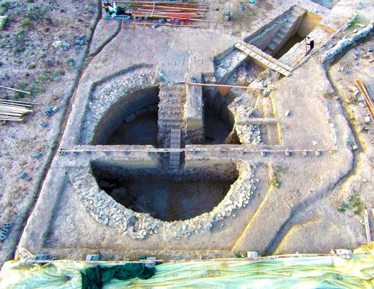 У Греції археологи виявили дві золоті гробниці