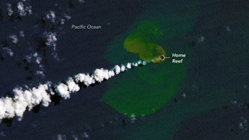 У Тихому океані з'явився новий острів після виверження вулкана