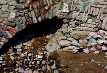 Археологам довелося поховати знайдений артефакт часів ацтеків