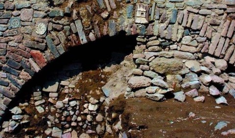 Археологам довелося поховати знайдений артефакт часів ацтеків