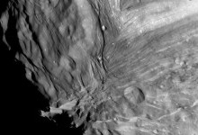 Астрономи визначили походження «пухової ковдри» на супутнику Урану