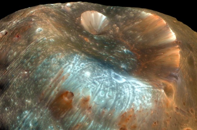 Астрономи знайшли пояснення загадковим борознам на поверхні Фобосу – 2