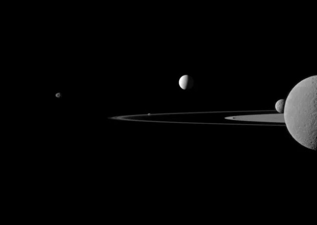 Фантастичні фотографії Сонячної системи від Cassini – 2