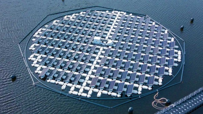 Острів із 180 рухомих сонячних панелей збудували в Нідерландах