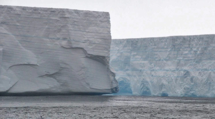 Перші кадри гігантського айсберга розміром з Лондон демонструють вражаючі масштаби