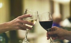 Помірні дози алкоголю можуть продовжити життя: міф чи науковий факт?