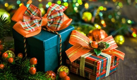 Що подарувати на Новий Рік 2023 та Різдво: 5 цікавих ідей для новорічних подарунків