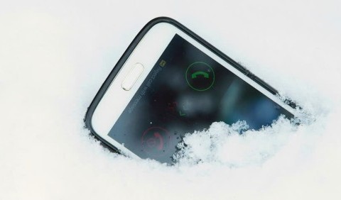 Що робити, якщо телефон впав у сніг