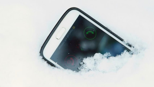 Що робити, якщо телефон упав у сніг