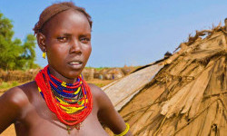 Заплатити кров'ю: як дівчатка племені дасанеч позбавляються образливих прізвиськ