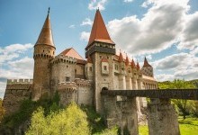 Замки Трансильванії: Бран, Пелеш та Корвінів замок