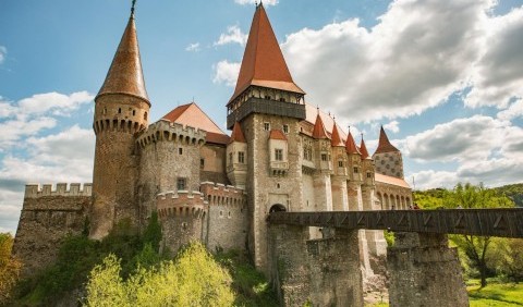 Замки Трансильванії: Бран, Пелеш та Корвінів замок