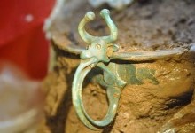 Знайомтеся, Бовріл: археолог-аматор знайшов каструлю віком 2000 років із ручкою у вигляді бика