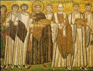 Імператор Юстиніан з почтом. Мозаїка церкви Сан Вітале. Равенна. VI століття