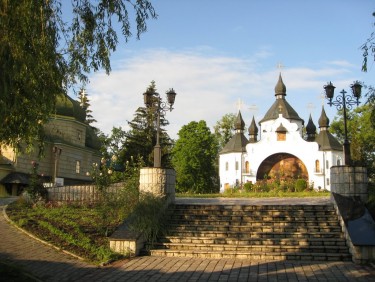 Духовно-меморіальний комплекс «Козацькі Могили»