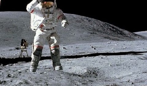 Скільки важить людина на Місяці?