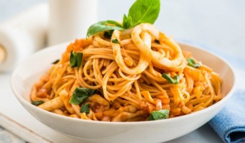 Спагетті з кальмарами